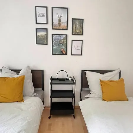 Modern 4 Zi Netflix, Wifi, Parken Casaluna85 דירה Floha