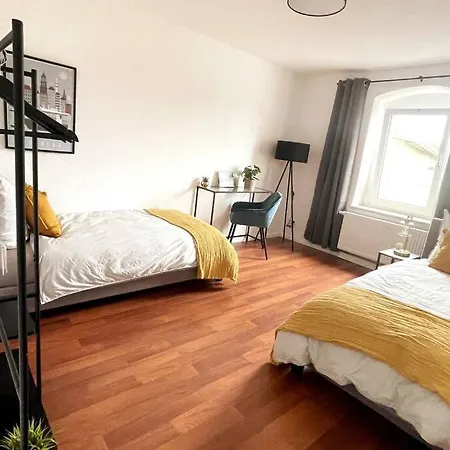 Modern 4 Zi Netflix, Wifi, Parken Casaluna85 דירה Floha