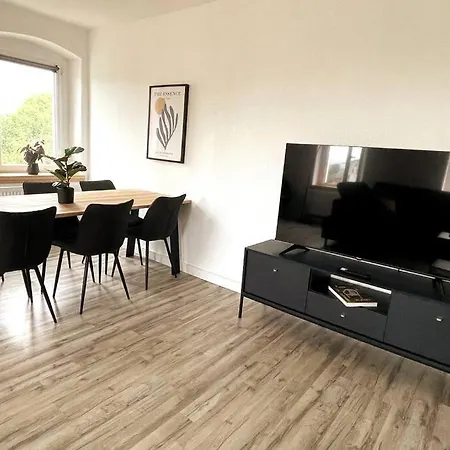 Modern 4 Zi Netflix, Wifi, Parken Casaluna85 דירה Floha