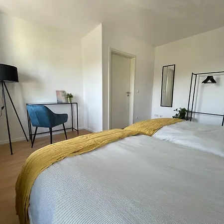 Modern 4 Zi Netflix, Wifi, Parken Casaluna85 Floha