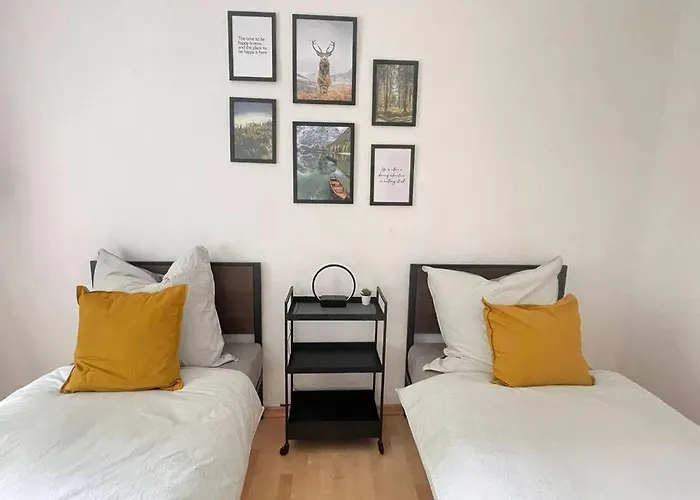 Modern 4 Zi Netflix, Wifi, Parken Casaluna85 아파트 Floha
