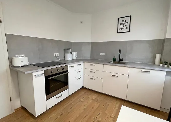 Modern 4 Zi Netflix, Wifi, Parken Casaluna85 아파트 Floha