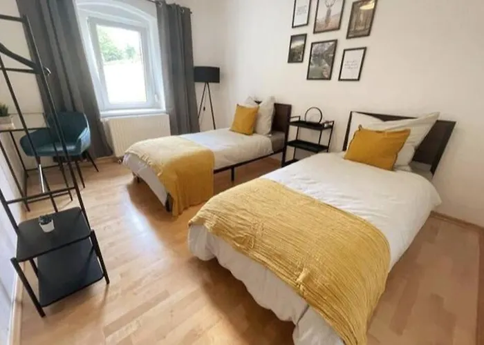 Modern 4 Zi Netflix, Wifi, Parken Casaluna85 * Floha