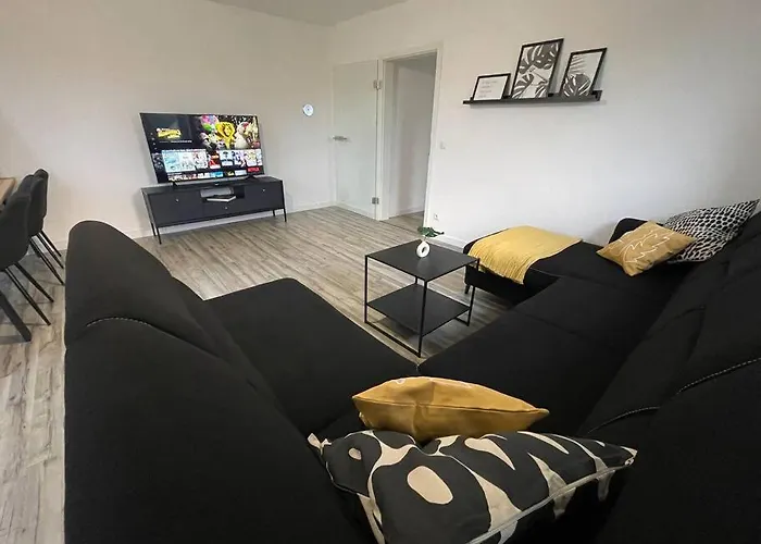 Modern 4 Zi Netflix, Wifi, Parken Casaluna85 아파트
